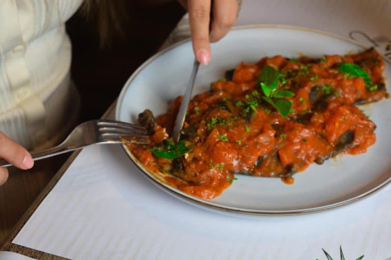 El Boom Gastronómico de Tamarindo: ¡Tu Oportunidad de Ser Parte con El Santuario!